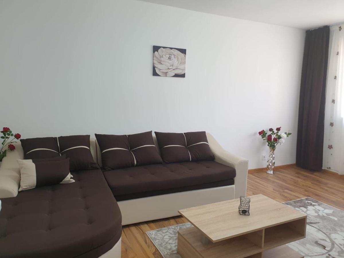 Cazare Apartament Cu 2 Camere Nehoiu Exterior photo