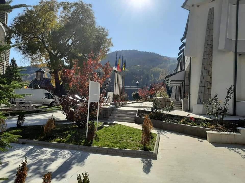 Cazare Apartament Cu 2 Camere Nehoiu Exterior photo